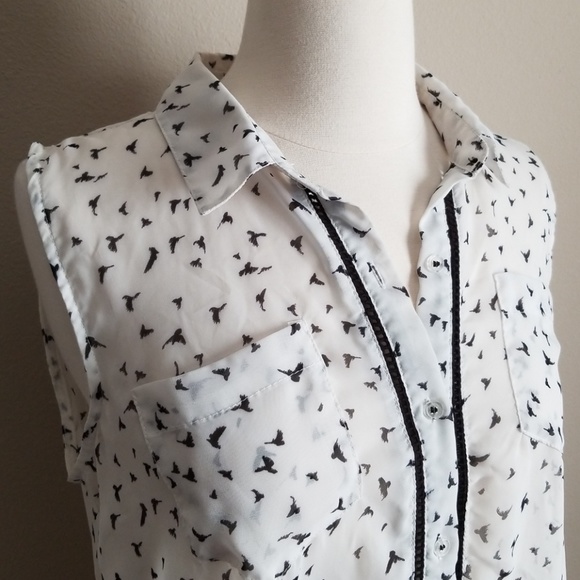 Bird print button up sleeveless blouse - Picture 4 of 8
